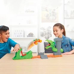 Monster Jam 1:64 Dueling Dragon Stunt Playset -LOL Surprise winkel 0778988379936 4