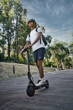 Street Surfing Voltaik Scooter SRG 250W Black -LOL Surprise winkel 0813398026510 4